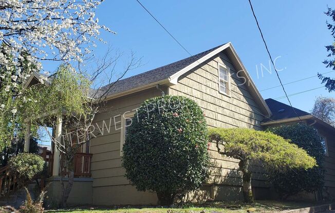 SPACIOUS & CHARMING 3BED+BONUS W/ HARDWOODS & FENCED YARD!