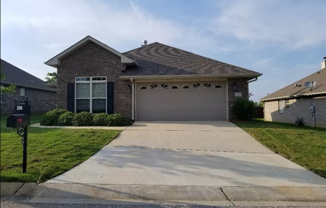 Home for Rent in Alabaster!  Available to View with 48 Hour Notice!!!  DEPOST PENDING!