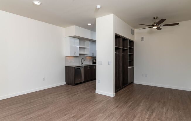 Studio, 1 bath, 475 sqft, $1,275, Unit 517