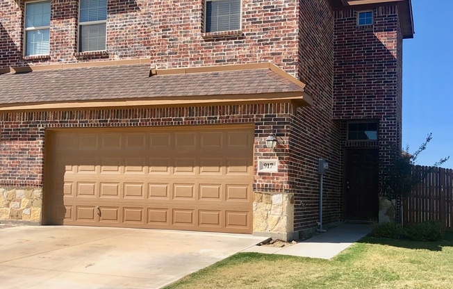 LUXURY 2 STORY DUPLEX LOCATED IN MIDLOTHIAN, TEXAS!