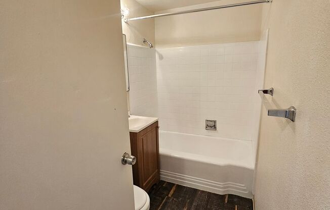 1 bed, 1 bath, $850, Unit 601 S. Division #03