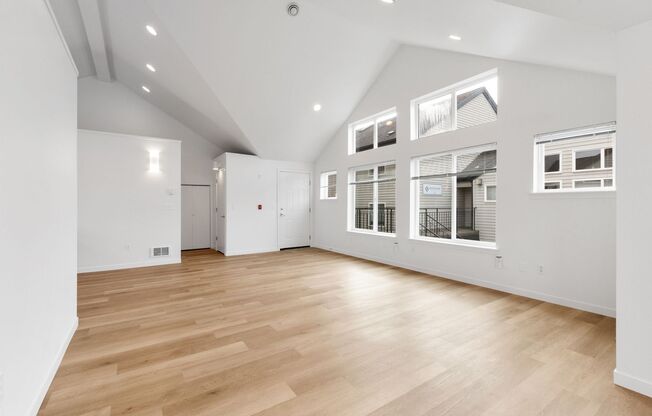 1 bed, 1 bath, 650 sqft, $2,695, Unit 300