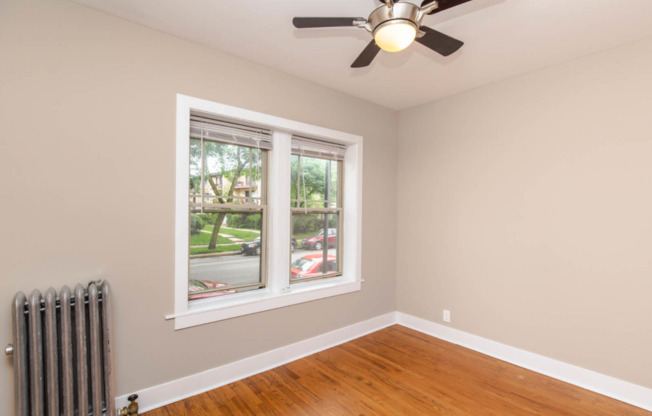 3 beds, 1 bath, 1,000 sqft, $2,500, Unit 1337-3N