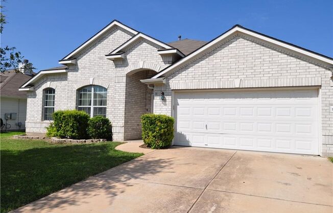 Beautiful home walking distance to Hutto High School