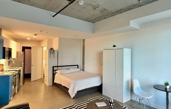 Studio, 1 bath, 450 sqft, $1,900, Unit 216