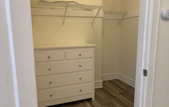 Studio, 1 bath, 325 sqft, $1,195, Unit 110