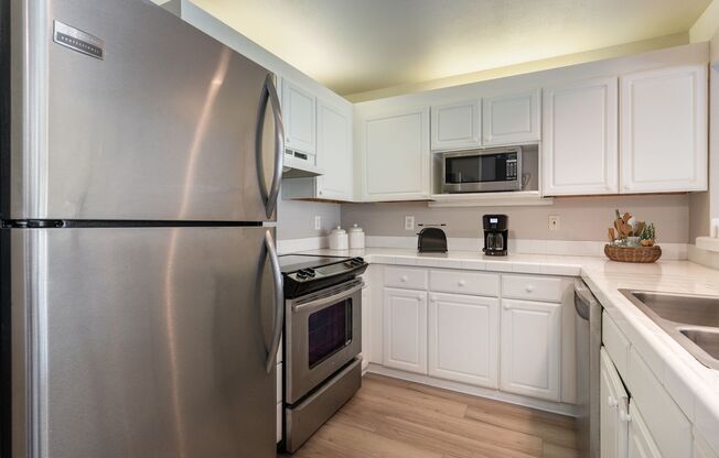 Columbia River View Condo - Hayden Island!