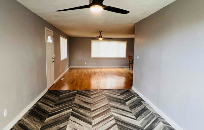 6127 N REGAL