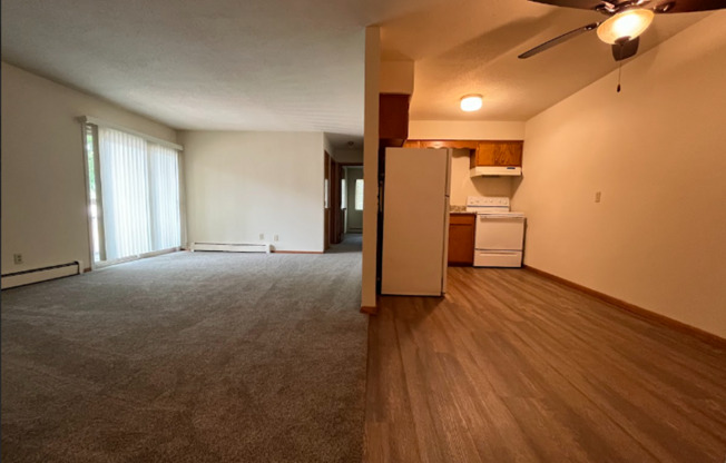 2 beds, 1 bath, 885 sqft, $1,299, Unit Unit 9