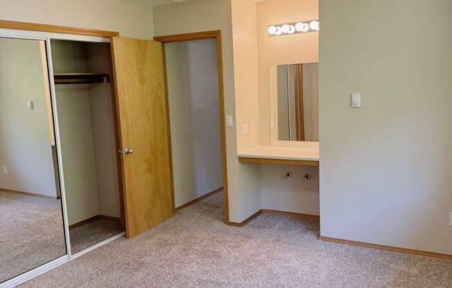 1 bed, 1 bath, 718 sqft, $1,265, Unit 14