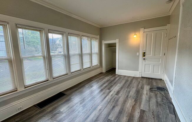 324 Prospect NE