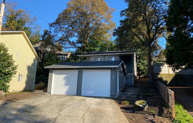 Large 2 bedroom, 1.5 bathroom Townhouse style Duplex!