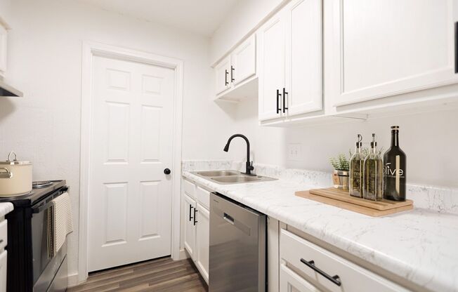 3 beds, 1.5 baths, 1,300 sqft, $1,439, Unit 120H