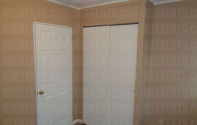 3 beds, 1 bath, $1,075