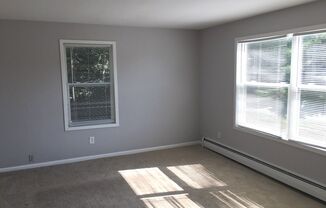 2 beds, 1 bath, $1,100, Unit Unit 3