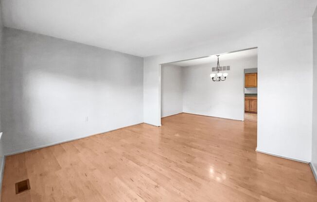 Bright & Spacious 3-Bedroom Townhome in Sought-After Rosedale/White Marsh!