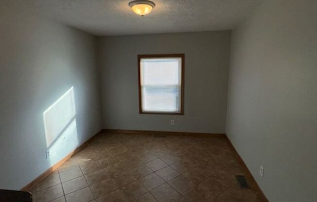 2 beds, 1 bath, $995