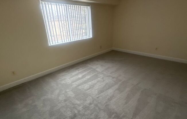 3 beds, 2 baths, 1,300 sqft, $2,150, Unit 3335 #201