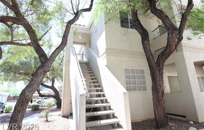 2 Bedroom Condo w/ 1 CAR GARAGE