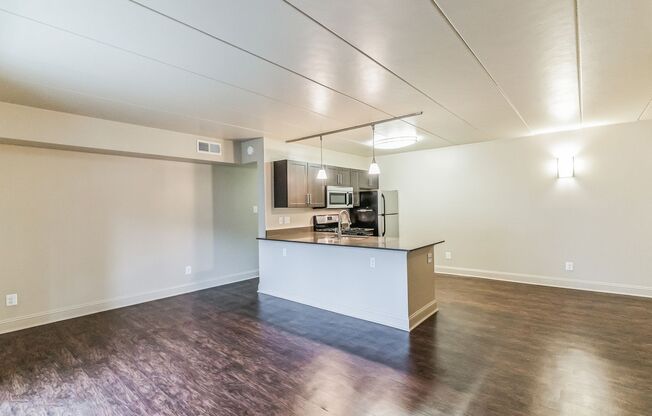 1 bed, 1 bath, 704 sqft, $1,750, Unit F34