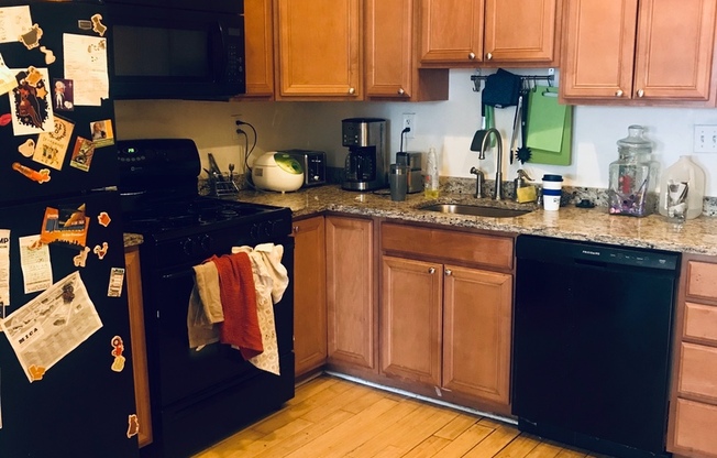 3 beds, 3 baths, 1,800 sqft, $2,399, Unit 16