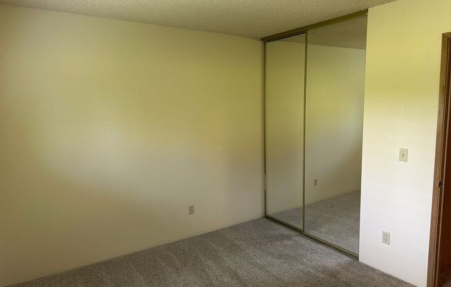 3 beds, 1 bath, 906 sqft, $1,849, Unit 15