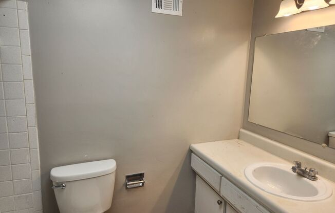 2 beds, 2 baths, 1,220 sqft, $1,505, Unit WG1-614