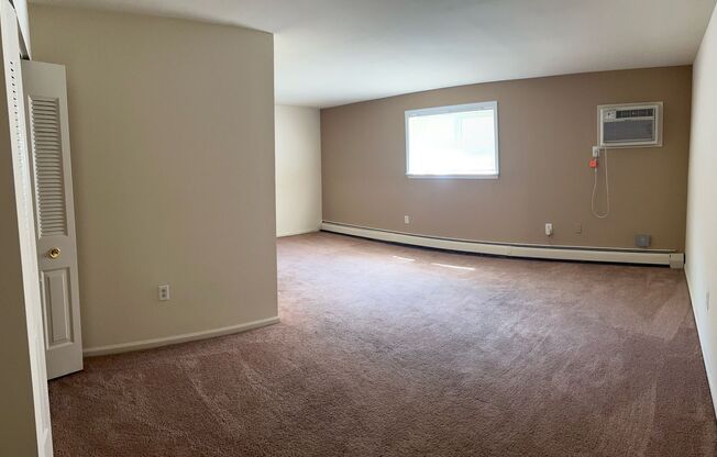 1 bed, 1 bath, 625 sqft, $1,195, Unit C04