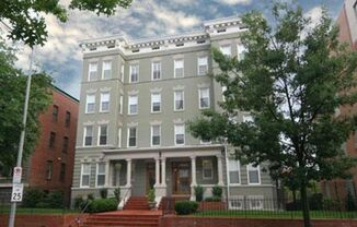 Columbia Heights - The Majestic Large 2 bed 2 bath w/cathedral ceilings and parking