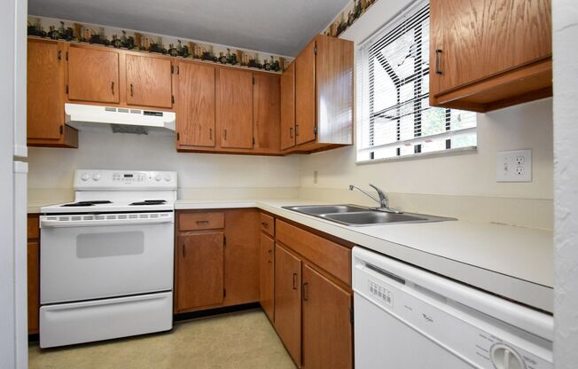 Spacious 2 Bed, 2.5 Bath Townhouse in Southfork Oaks – $1,375/mo