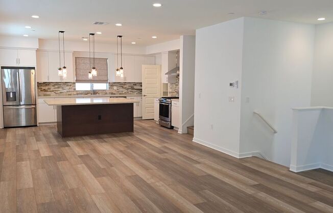 Breathtaking 4-bedroom, 3.5-bathroom townhouse in Northridge
