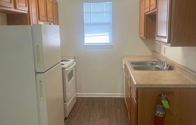 2 beds, 1 bath, 960 sqft, $845, Unit 24 UP