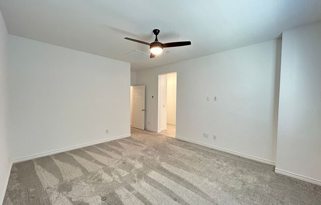 3 beds, 2.5 baths, $2,595, Unit # 1070