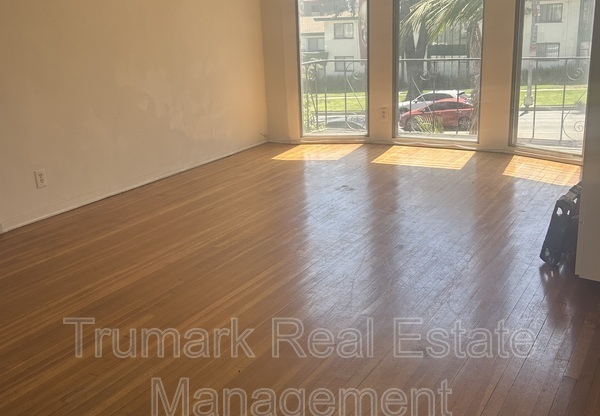 3731 LOS FELIZ BLVD