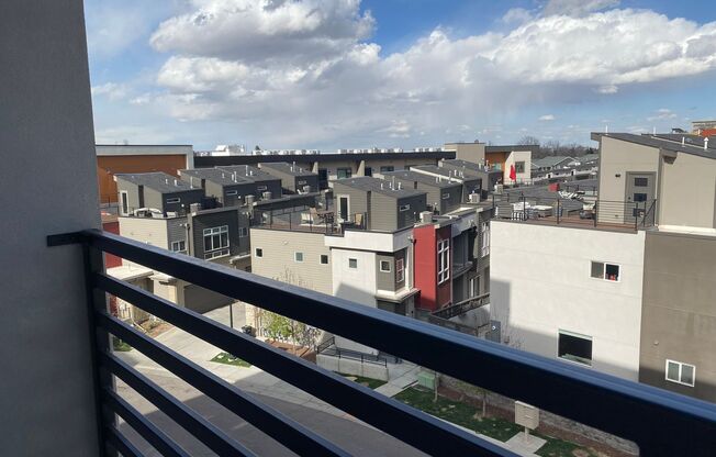 2 beds, 2 baths, 917 sqft, $2,790, Unit 416