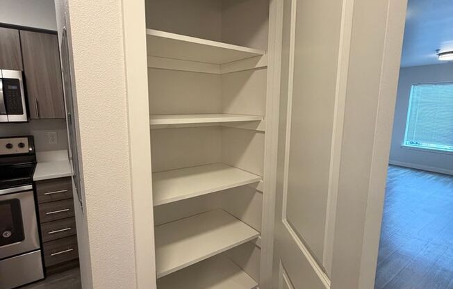 1 bed, 1 bath, 585 sqft, $1,700, Unit 208