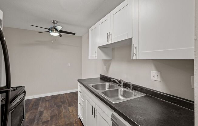 2 beds, 1 bath, 935 sqft, $1,545, Unit 305