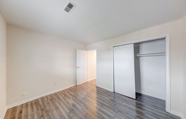 2 beds, 1 bath, 800 sqft, $1,199, Unit 8669F