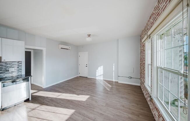 Studio, 1 bath, 350 sqft, $1,395, Unit 406