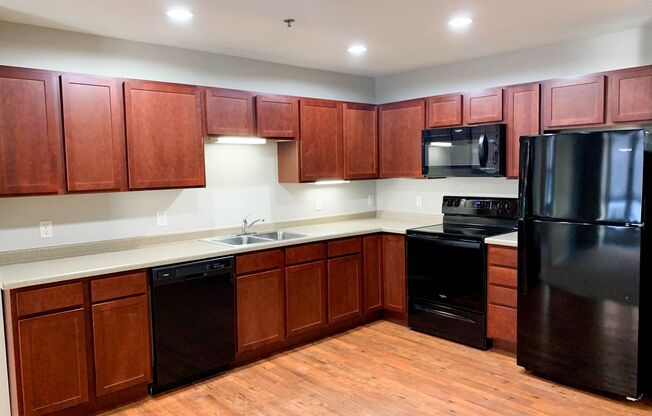 2 beds, 2 baths, 958 sqft, $1,275, Unit 211