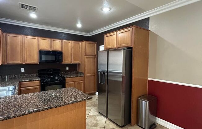 CHARMING SINGLE FAMILY HOME IN MOUNTAINS EDGE!!