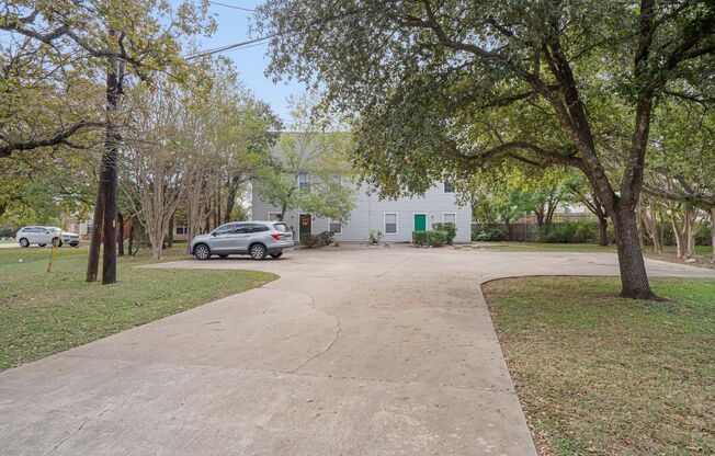 2908 Whisper Oaks Lane, Unit B