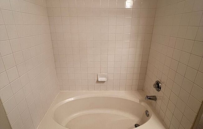 3 beds, 2 baths, $1,695, Unit # 2102