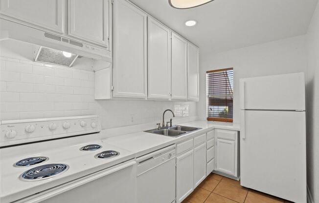 2 beds, 2 baths, 853 sqft, $1,500, Unit #360