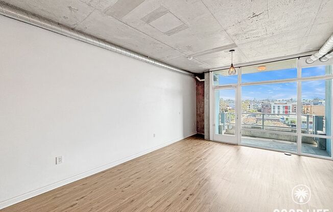 Gorgeous Studio W/ W/D, A/C, Balcony, Rooftop Deck, Gym, Jacuzzi with City views!!