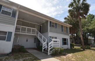 OCALA: 2 Bed/2 Bath, 2nd Floor Condo in Country Club Village AVAILABLE NOW! $275 off first FULL month's rent!