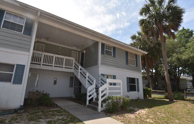 OCALA: 2 Bed/2 Bath, 2nd Floor Condo in Country Club Village AVAILABLE NOW! $275 off first FULL month's rent!