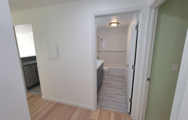 Remodeled Condo Near Microsoft