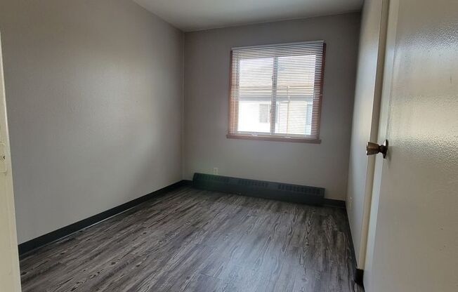 3 beds, 1 bath, 800 sqft, $879, Unit 57