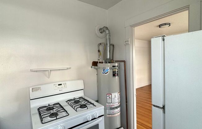 Studio, 1 bath, 425 sqft, $1,395, Unit Unit 04